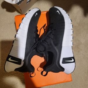 Womens Nike Metcon shoes